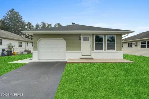 7 Frederiksted St, Toms River, NJ 08757