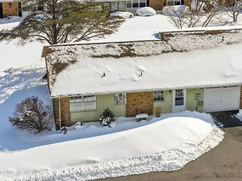 32 Buckingham Dr # B, Manchester, NJ 08759