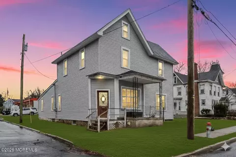 104 Maple St, Clayton, NJ 08312