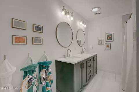 Bath - 80 Bingham Ave, Rumson, NJ 07760 photo 3 of 4