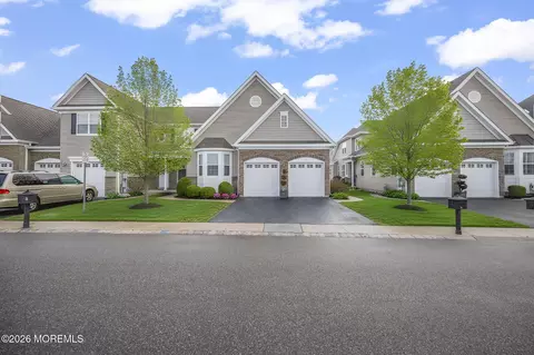 5 Traditions Pl, Monroe, NJ 08831