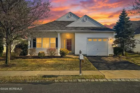 42 Kensington Rd, Manchester, NJ 08759