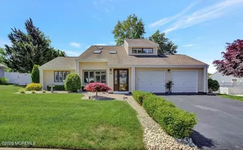 40 Pinyon St, Howell, NJ 07731