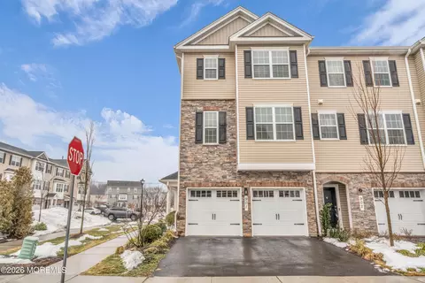 901 Arose Ln, Middletown, NJ 07748
