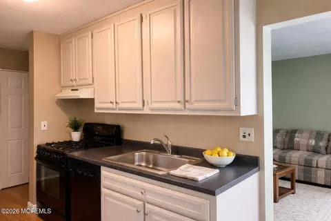 11 River Rd #11-L, Nutley, NJ 07110
