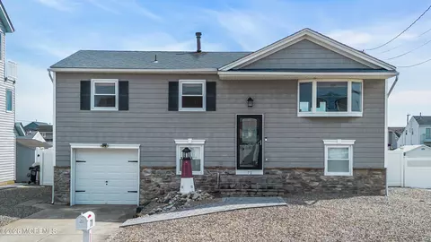 71 Ronald Ave S, Bayville, NJ 08721