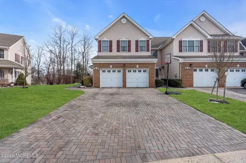 24 Smock Ct, Manalapan, NJ 07726
