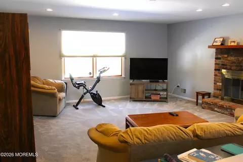 Living - 435 Frank Applegate Rd, Jackson, NJ 08527 photo 5 of 6