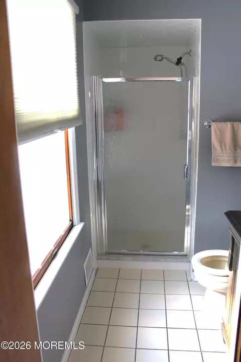 Bath - 435 Frank Applegate Rd, Jackson, NJ 08527 photo 5 of 8