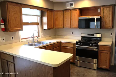 Kitchen - 435 Frank Applegate Rd, Jackson, NJ 08527 photo 4 of 9