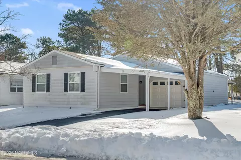 8 Gorginio Dr, Toms River, NJ 08757
