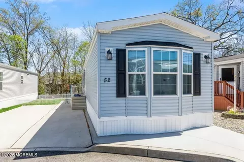 52 Monique Cir, Hazlet, NJ 07730