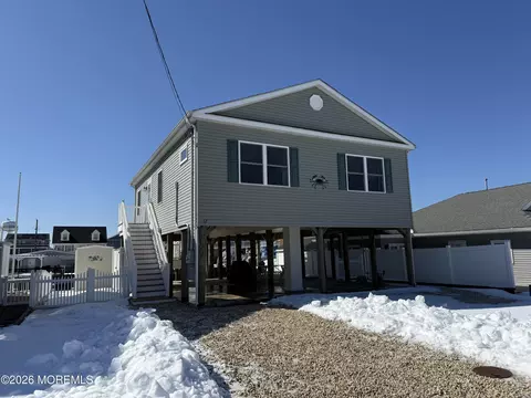 52 Phyllis Ln, Beach Haven West, NJ 08050