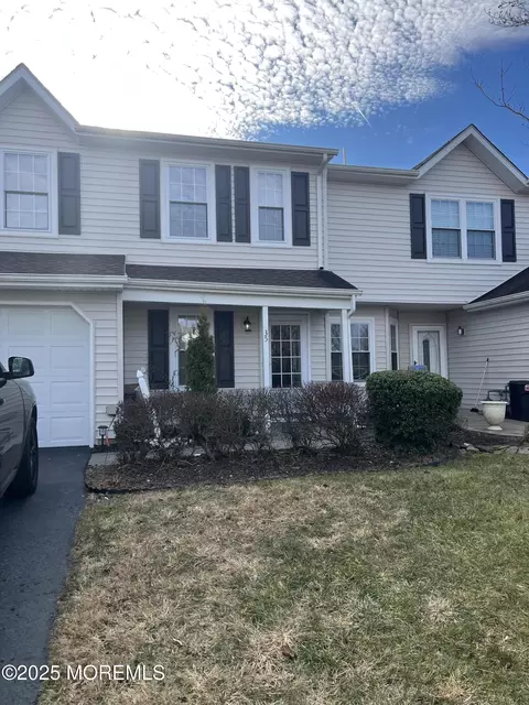 35 Sloop Sq, Freehold, NJ 07728