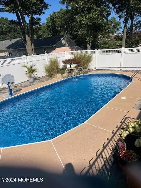 603 Carol Ave, Oakhurst, NJ 07755