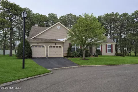 18 Fieldstone Ct, Whiting, NJ 08759