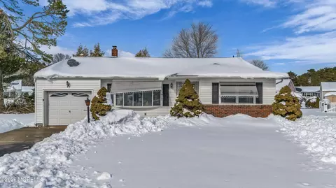 119 Edgewater Ct, Toms River, NJ 08757