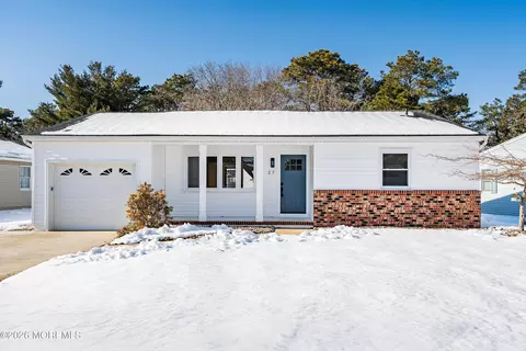 27 Whitaker Dr, Toms River, NJ 08757