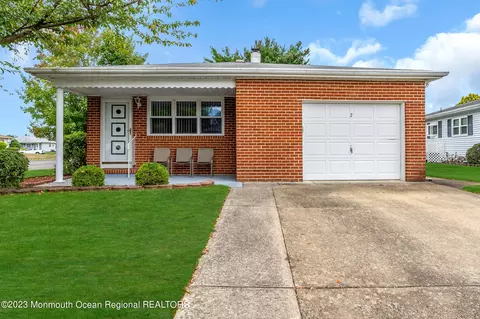 2 Taj Mahal Ct, Toms River, NJ 08757