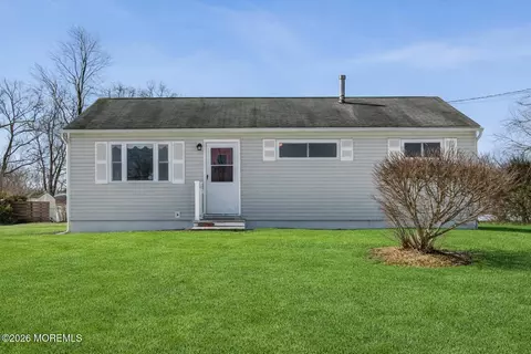 9 Spruce Rd, Howell, NJ 07731