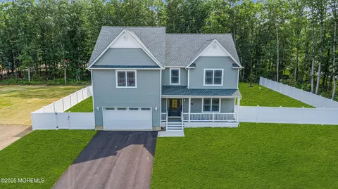 871 Woodbury Dr, Jackson, NJ 08527