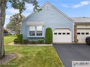 16 Alexander Hamilton Ct #B, Monroe, NJ 08831