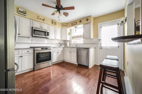 17 Drake St # B, Whiting, NJ 08759