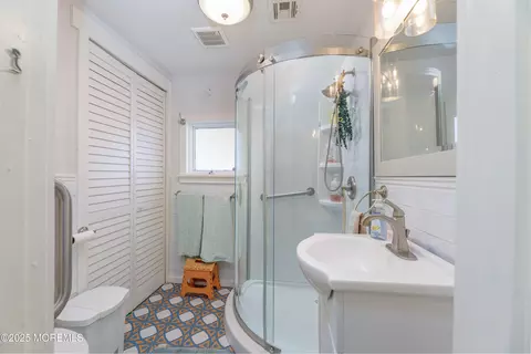 Bath - 14 Vessel Rd, Waretown, NJ 08758 photo 1 of 1