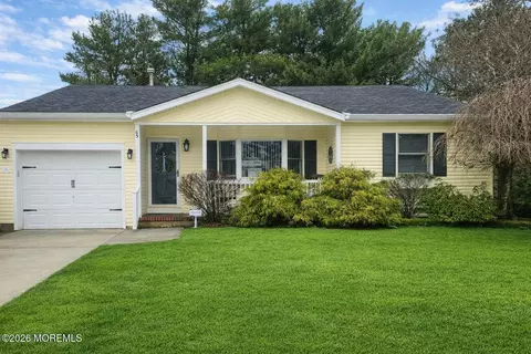 65 Northumberland Dr, Toms River, NJ 08757