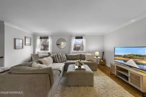 105 Manor Dr #914, Red Bank, NJ 07701