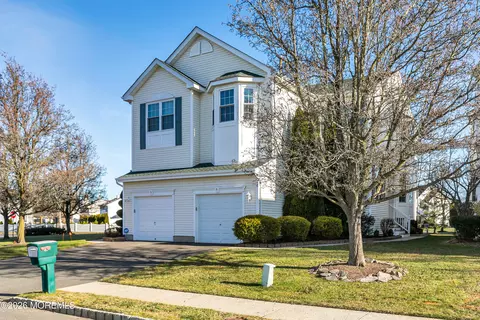 9 Bismark St, Tinton Falls, NJ 07712