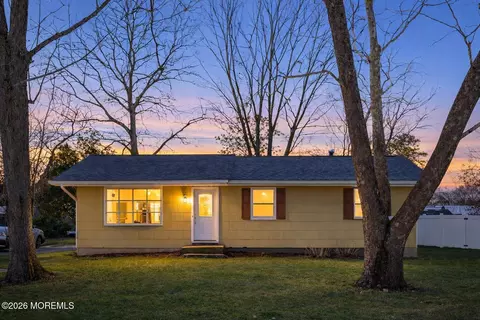 1124 Spray Ave, Beachwood, NJ 08722