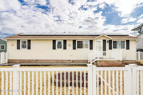 10 W Anchor Dr, Little Egg Harbor, NJ 08087