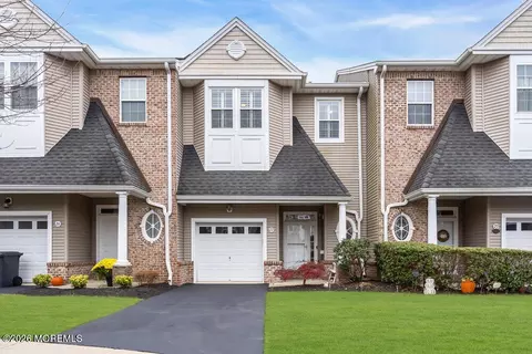 22 Island Breeze Ct, Manahawkin, NJ 08050