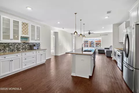 67 Grabowski Dr, Parlin, NJ 08859 photo 10