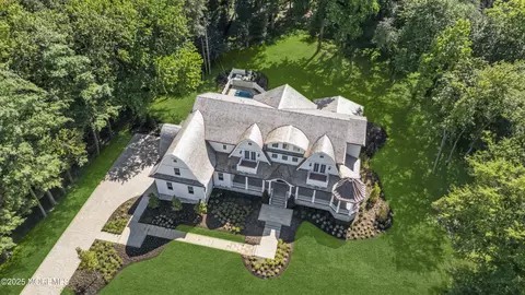 4 Club Way, Rumson, NJ 07760