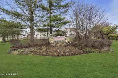 9 Dickenson Ct, Freehold, NJ 07728