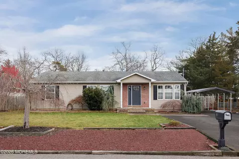 9 Center Pl, Toms River, NJ 08753