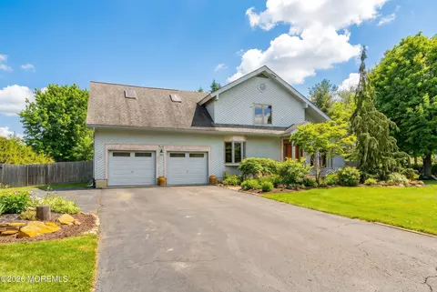 15 Mcqueen Blvd, Farmingdale, NJ 07727