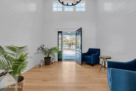 Entry Way - 2 Tulip Tree Ln, Rumson, NJ 07760 photo 2 of 7
