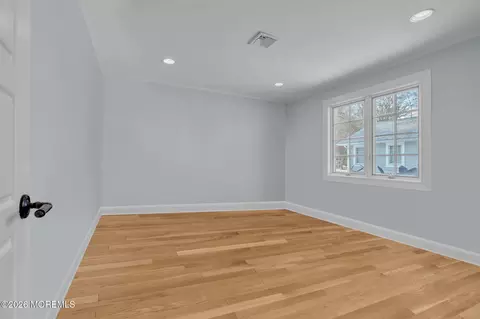 Bedroom - 2 Tulip Tree Ln, Rumson, NJ 07760 photo 7 of 8