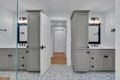 Bath - 2 Tulip Tree Ln, Rumson, NJ 07760 photo 3 of 11