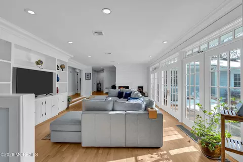 Living - 2 Tulip Tree Ln, Rumson, NJ 07760 photo 2 of 2