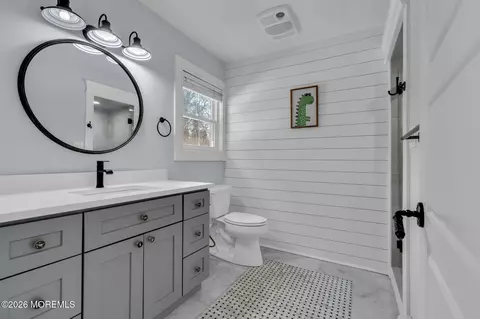 Bath - 2 Tulip Tree Ln, Rumson, NJ 07760 photo 6 of 11