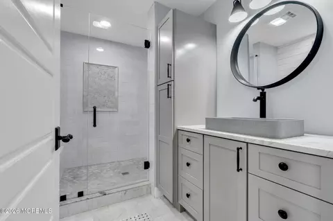 Bath - 2 Tulip Tree Ln, Rumson, NJ 07760 photo 4 of 11