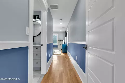 Entry Way - 2 Tulip Tree Ln, Rumson, NJ 07760 photo 5 of 7