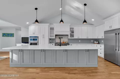 Kitchen - 2 Tulip Tree Ln, Rumson, NJ 07760 photo 2 of 6
