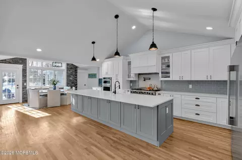 Kitchen - 2 Tulip Tree Ln, Rumson, NJ 07760 photo 3 of 6