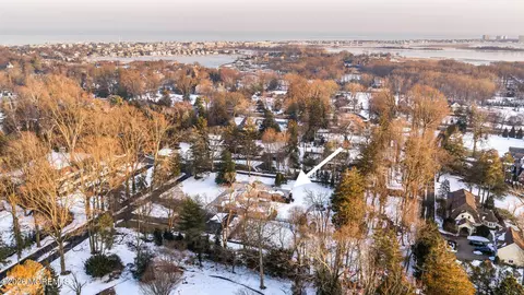 View/Area - 2 Tulip Tree Ln, Rumson, NJ 07760 photo 4 of 7