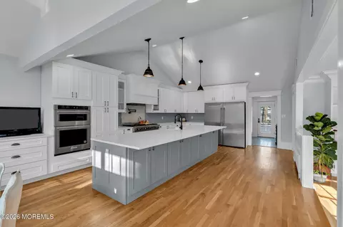 Kitchen - 2 Tulip Tree Ln, Rumson, NJ 07760 photo 1 of 6